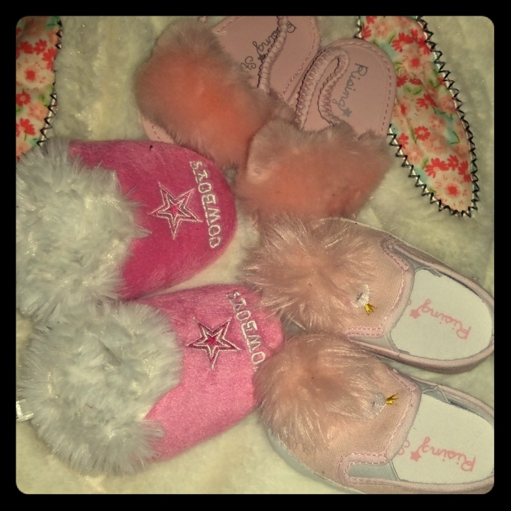 3 shoes in 1 purchase. Slippers. Sadles. And shoes